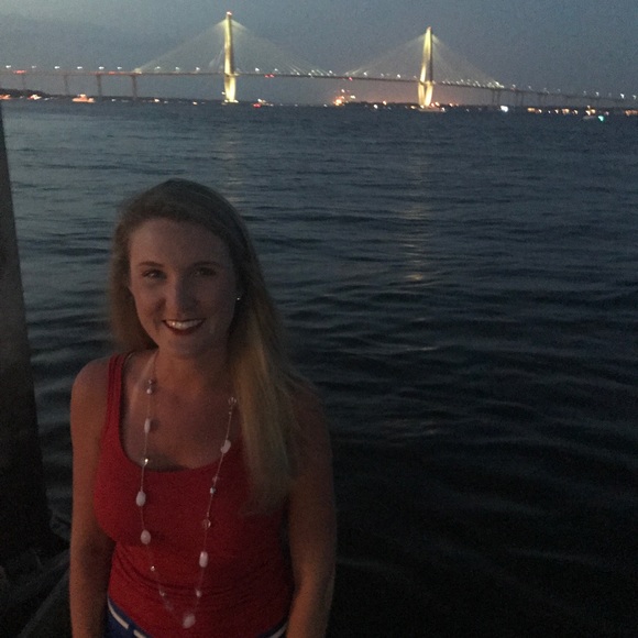 Meet your Posher, Lindsey! - Picture 3 of 3